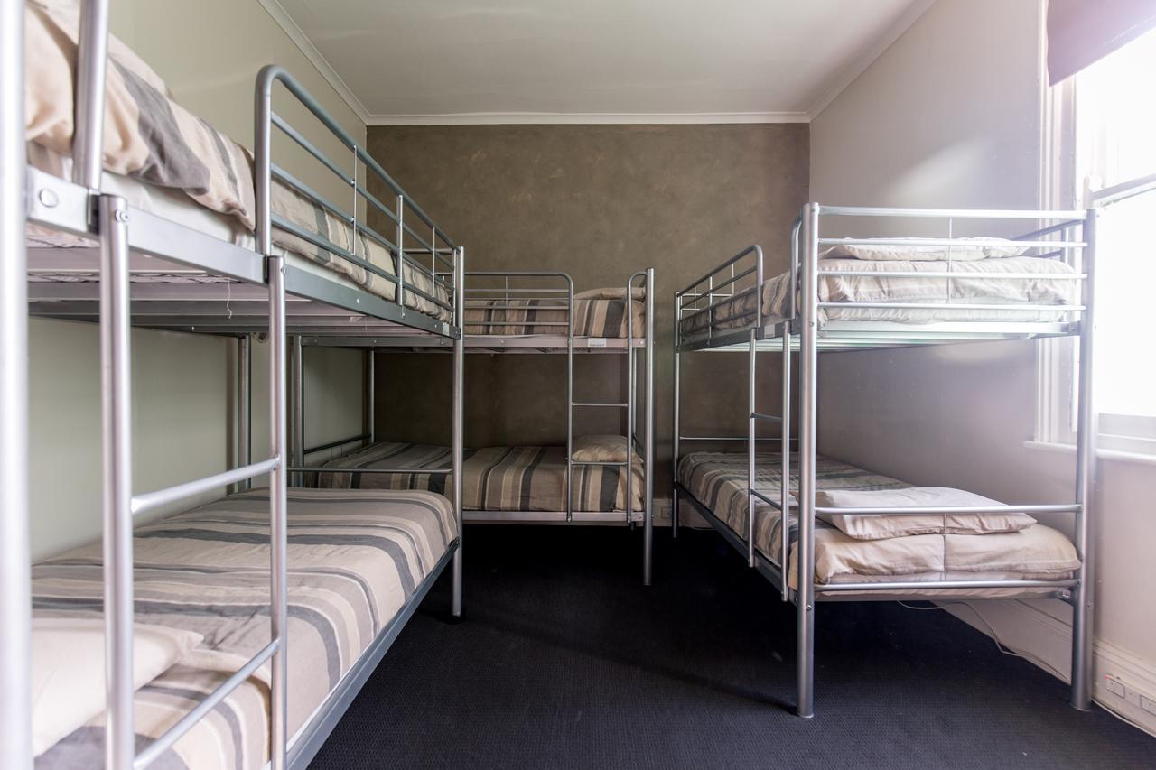 The Pickled Frog Hostel Hobart Room photo